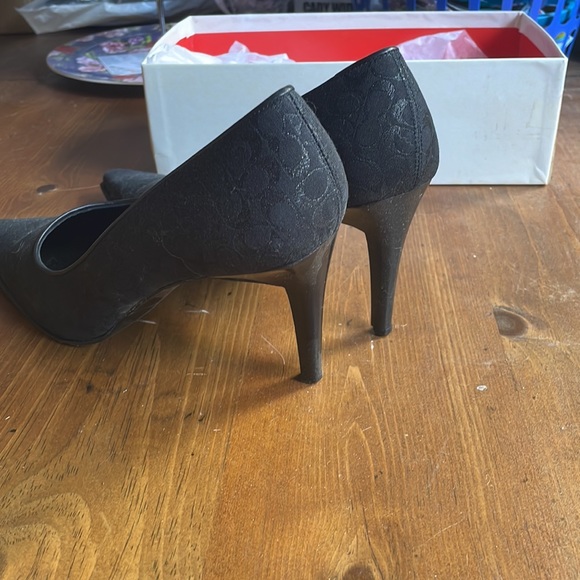 Coach Black Pumps - Gorgeous Logo Design! - Picture 4 of 10